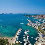 Apartment In Near Blue Vodice