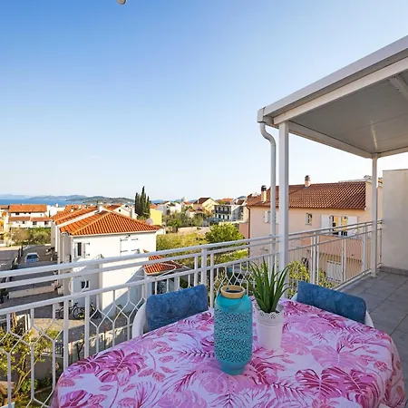 Apartament In Near Blue Vodice